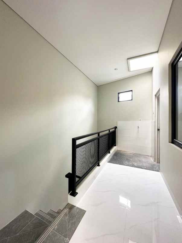 dijual rumah lubang buaya jaktim