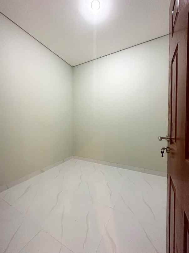 dijual rumah lubang buaya jaktim