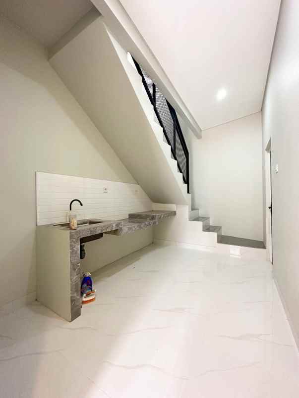 dijual rumah lubang buaya jaktim