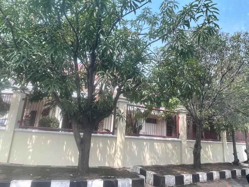 dijual rumah manyar kartika