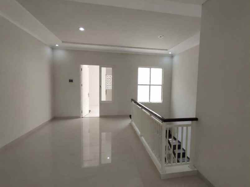 dijual rumah manyar tirtoasri