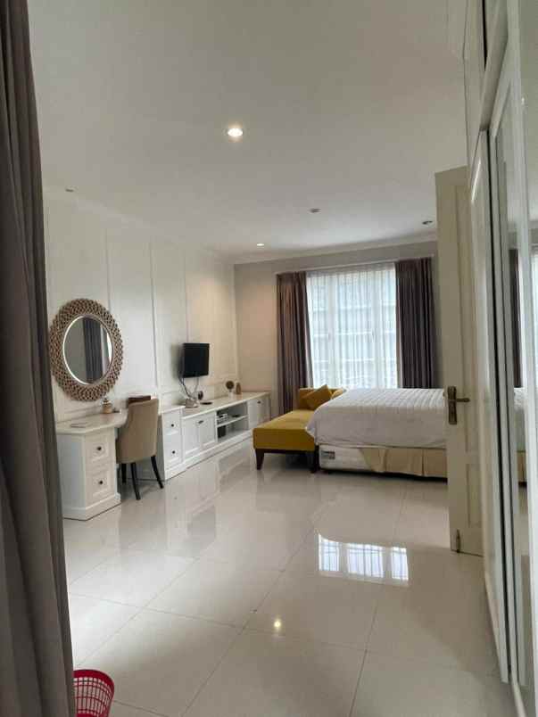 dijual rumah manyar tompotika