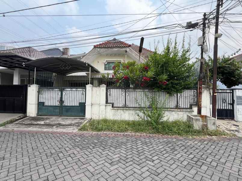 dijual rumah manyar tompotika