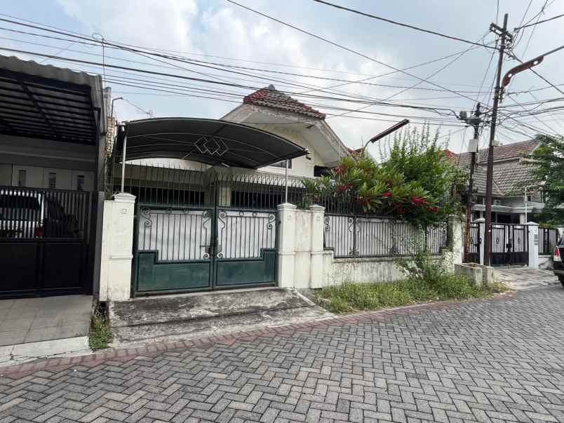 dijual rumah manyar tompotika