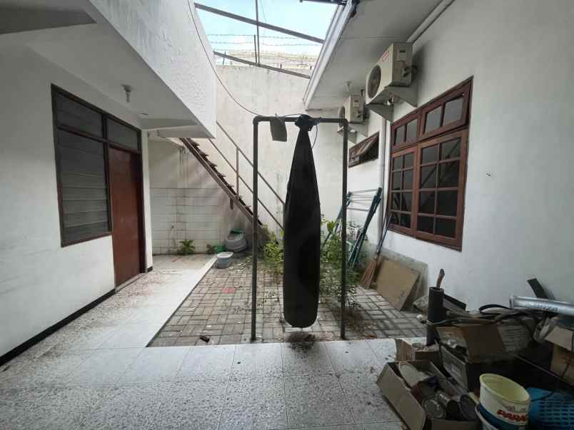 dijual rumah manyar tompotika