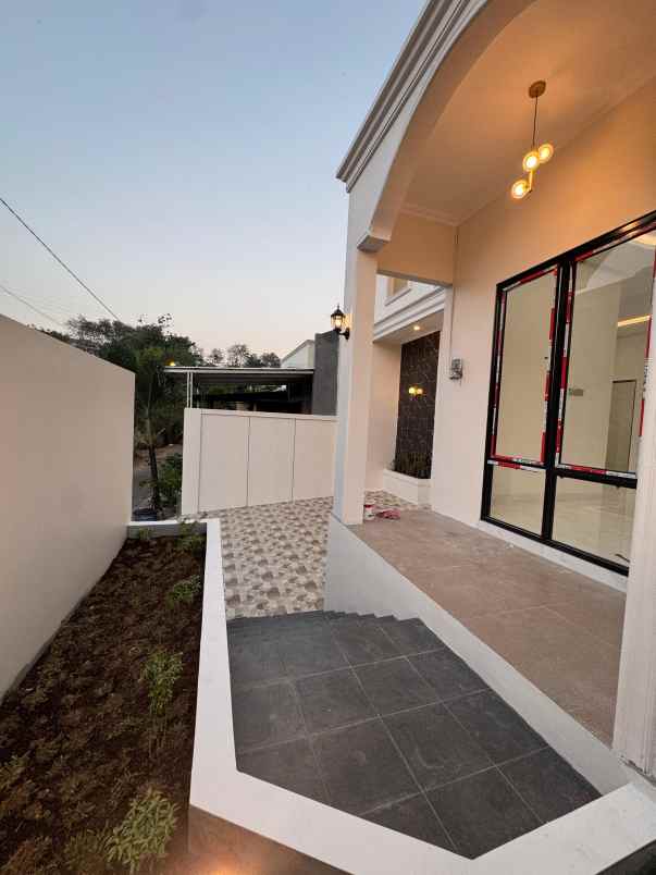 dijual rumah manyaran