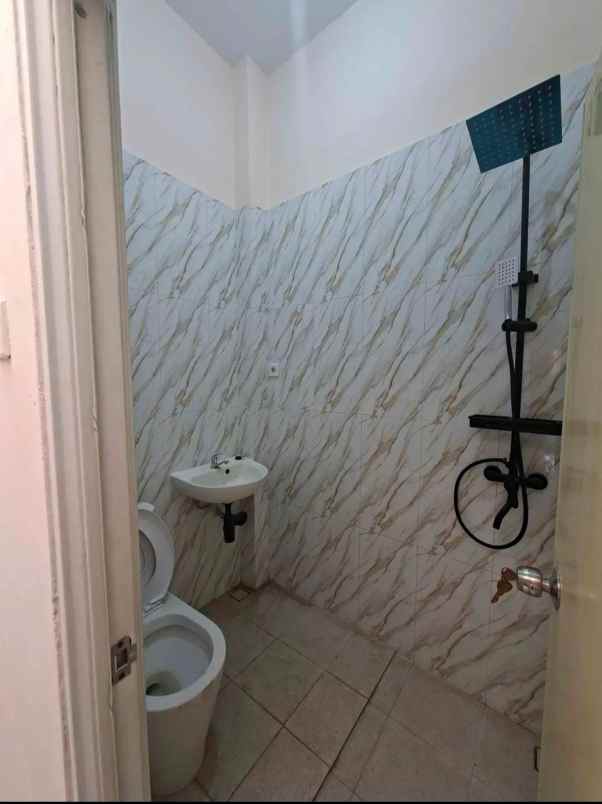 dijual rumah medayu utara