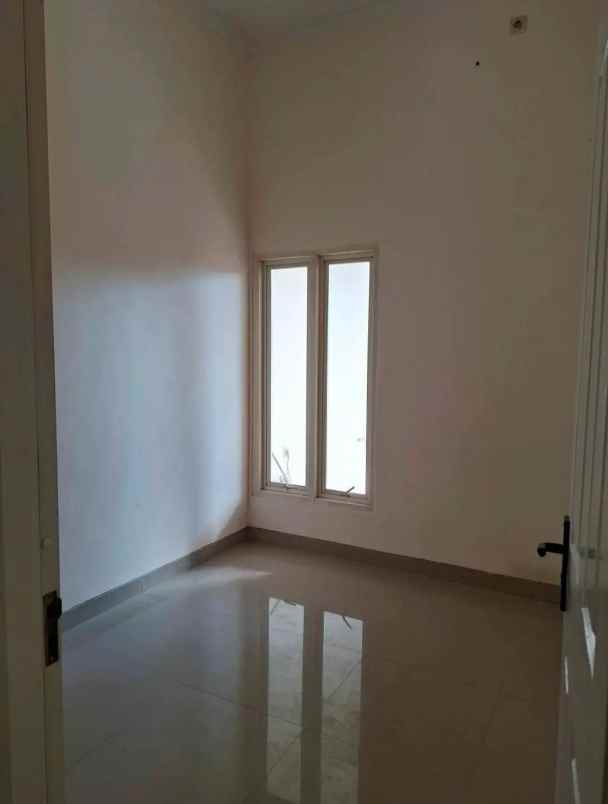 dijual rumah medayu utara