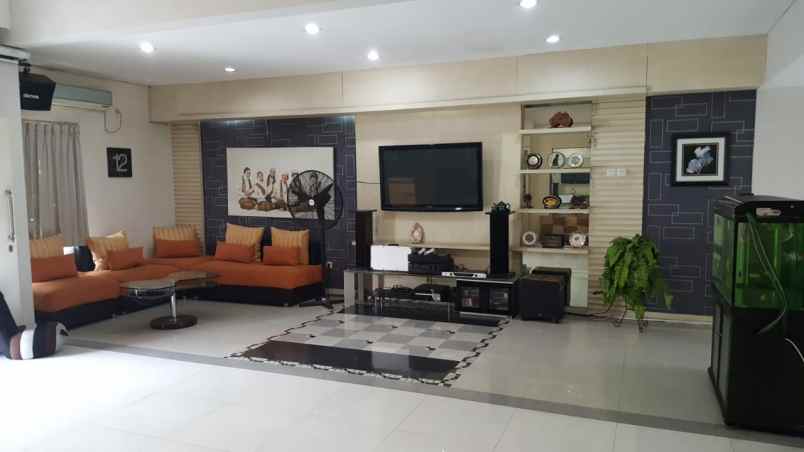 dijual rumah menanggal