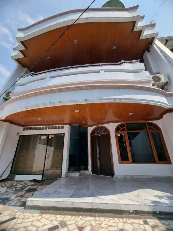 Rumah 25lantai Komplek Taman Aries Jakarta Barat Siap Huni