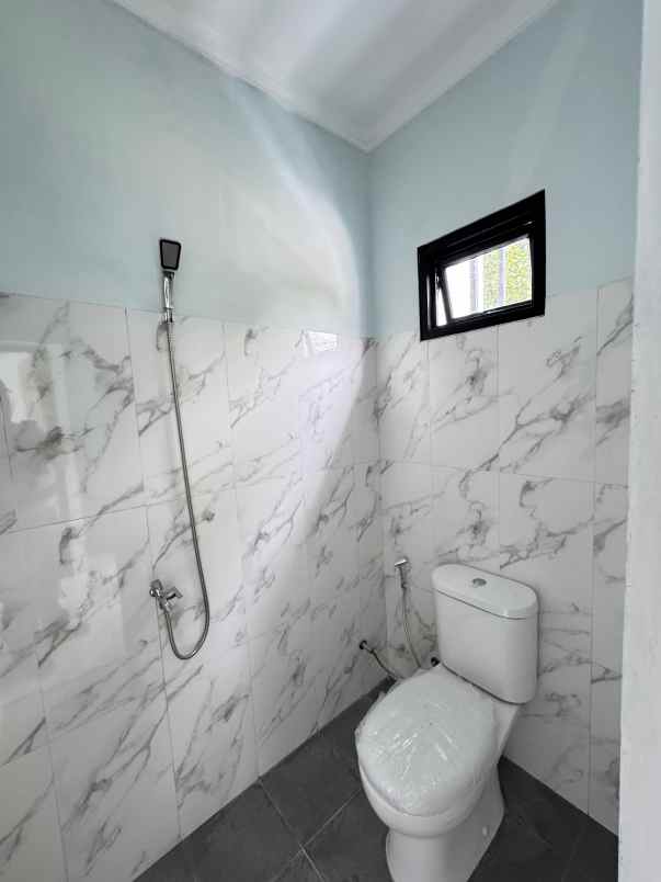 dijual rumah meruyung