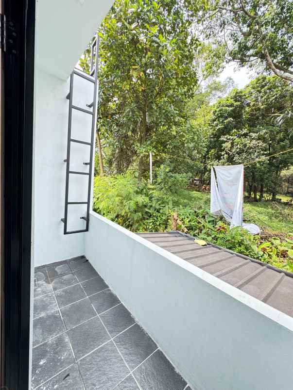 dijual rumah meruyung