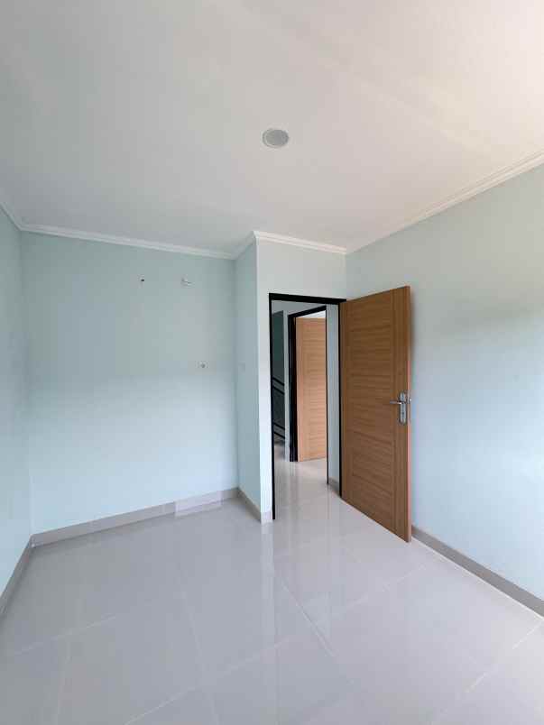 dijual rumah meruyung