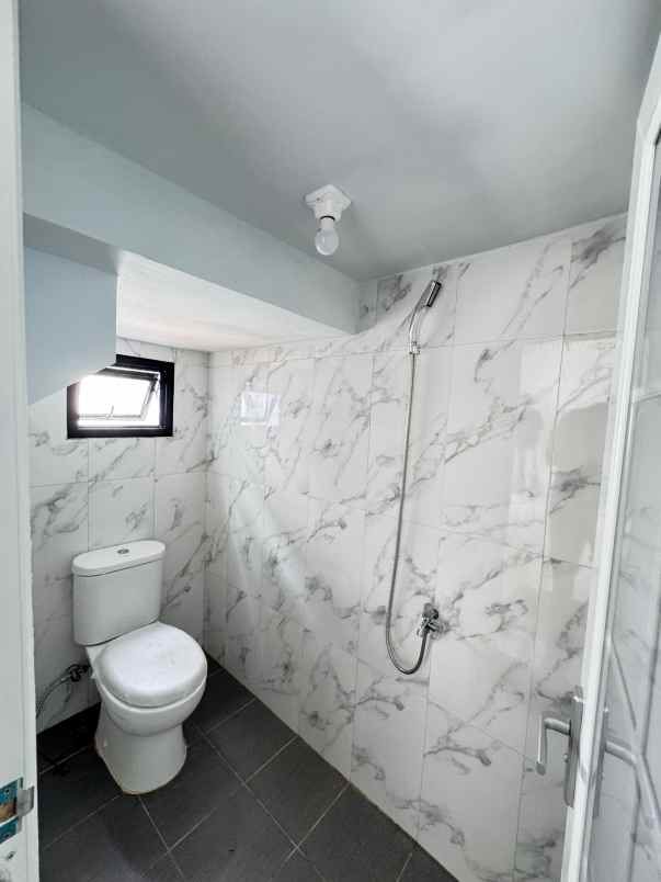 dijual rumah meruyung