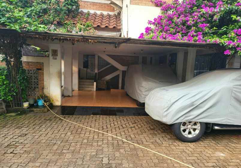 dijual rumah mewah serasa villa di jagakarsa