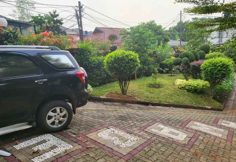 dijual rumah mewah serasa villa di jagakarsa