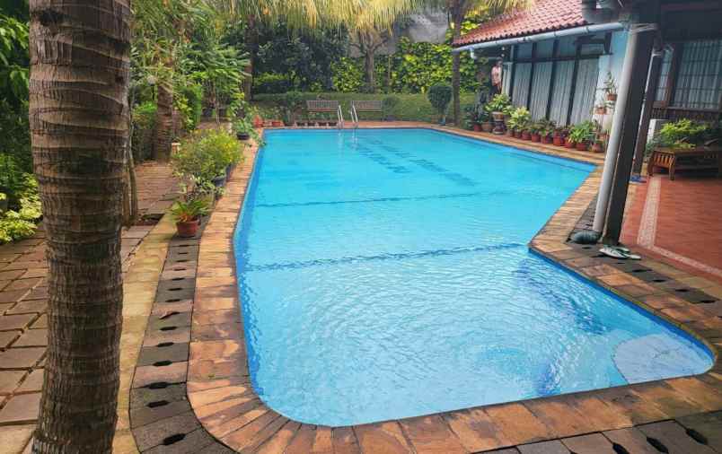 dijual rumah mewah serasa villa di jagakarsa