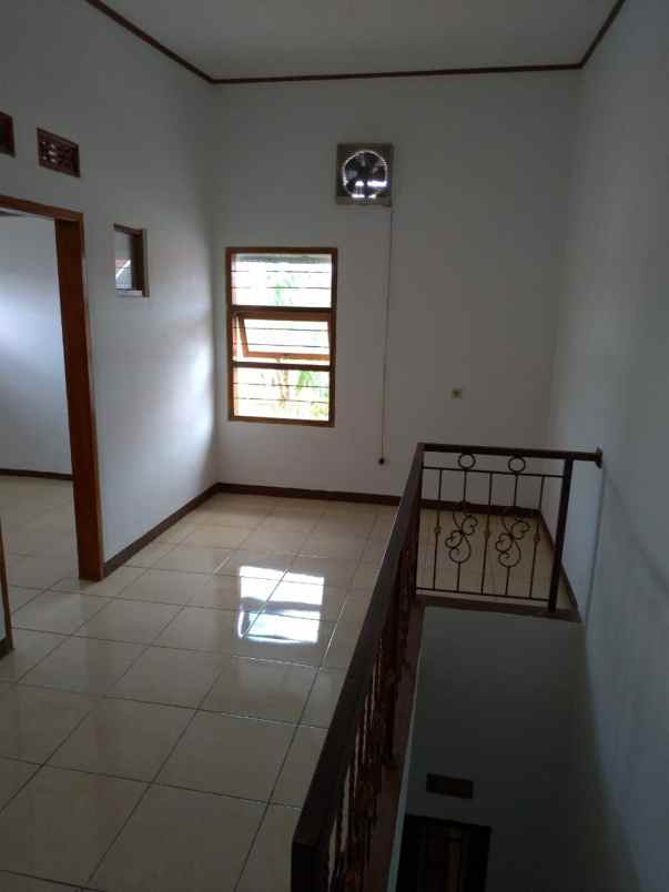 dijual rumah modern minimalis di cisaranten