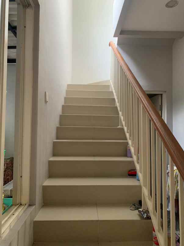 dijual rumah natura residence