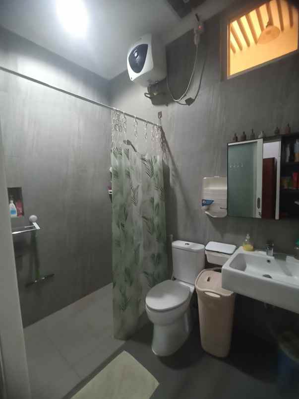 dijual rumah nirwana eksekutif