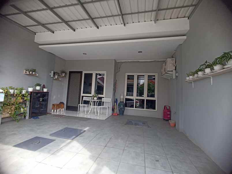dijual rumah nirwana eksekutif