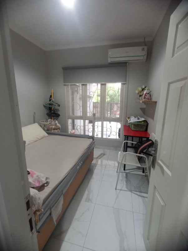 dijual rumah nirwana eksekutif