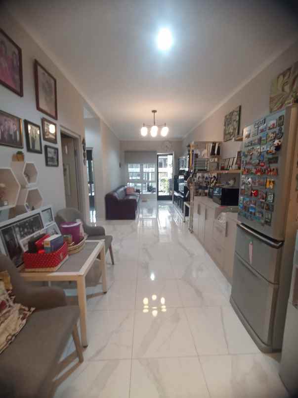 dijual rumah nirwana eksekutif