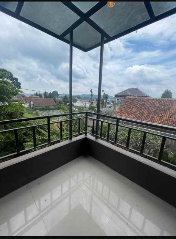 dijual rumah nyaman di lembang bandung