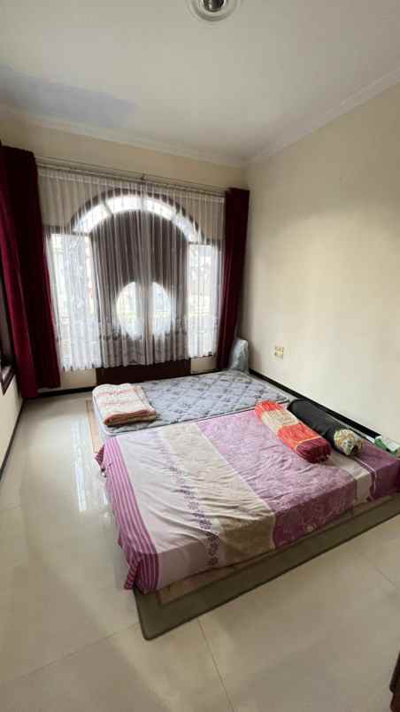 dijual rumah pakis