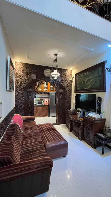 dijual rumah pakis