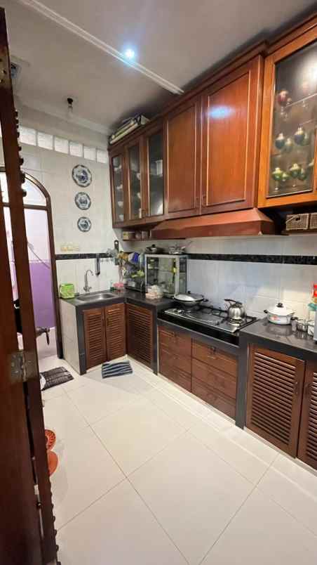 dijual rumah pakis