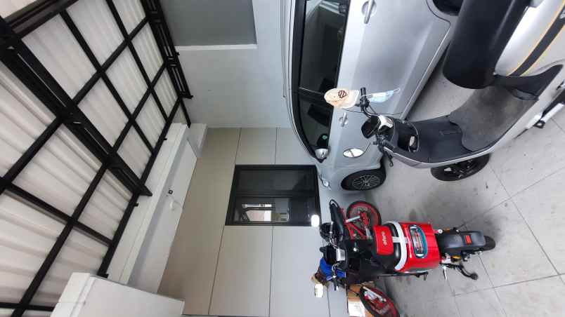 dijual rumah pakuwon city