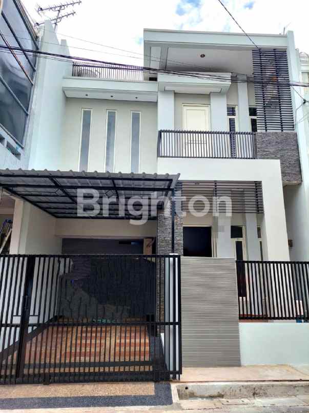 dijual rumah pakuwon city