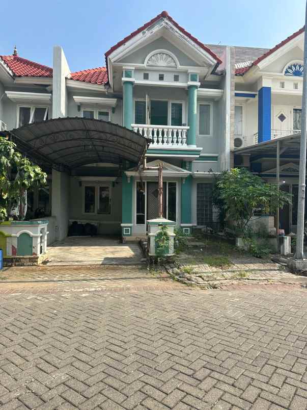 dijual rumah pakuwon city