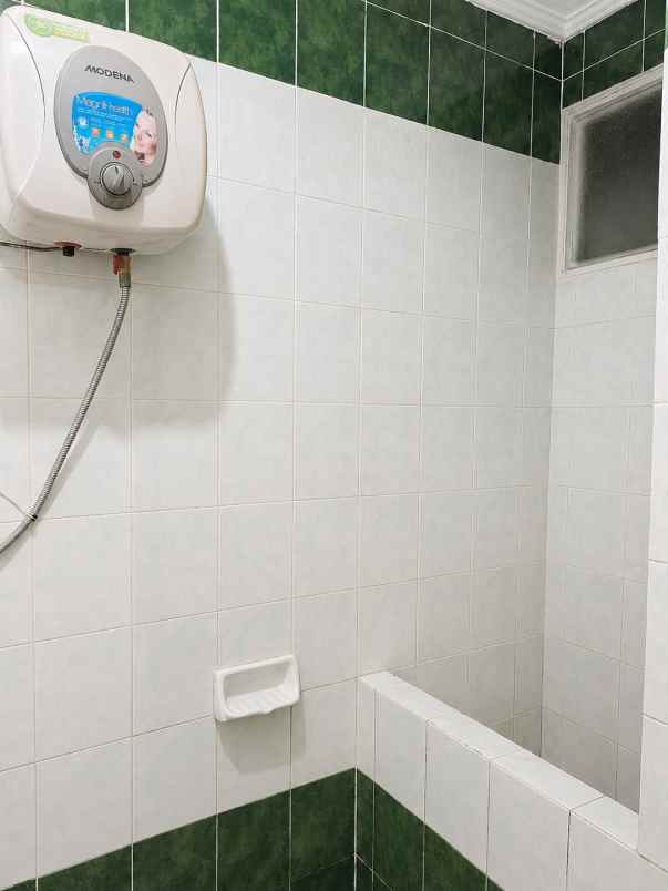 dijual rumah pakuwon indah vila valensia