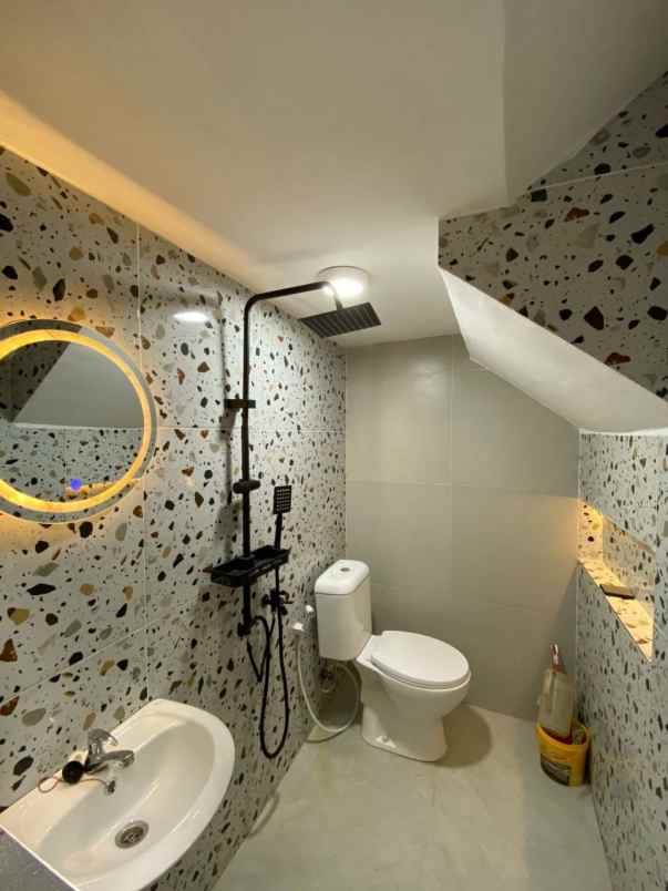 dijual rumah pancoran mas