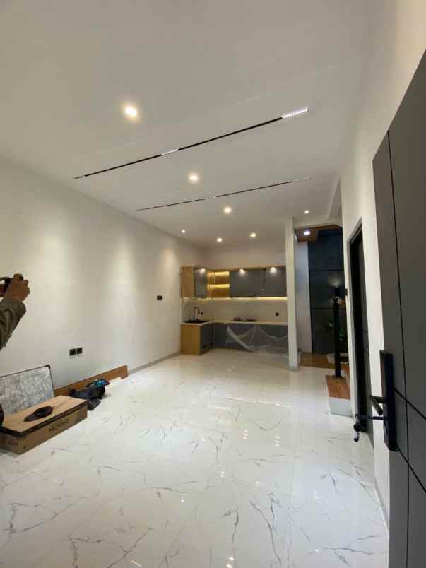 dijual rumah pancoran mas