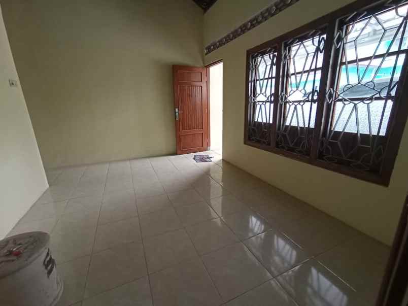 dijual rumah pasar godean