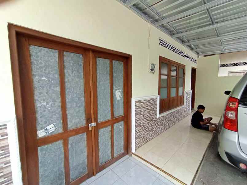 dijual rumah pasar godean