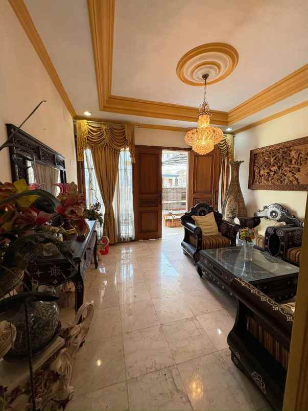 dijual rumah pejaten