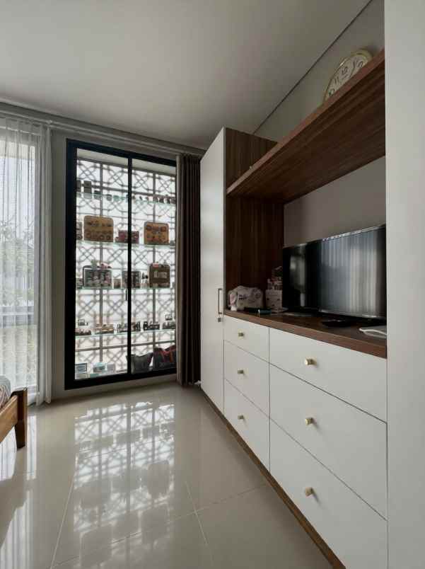 dijual rumah pelican hill citraland