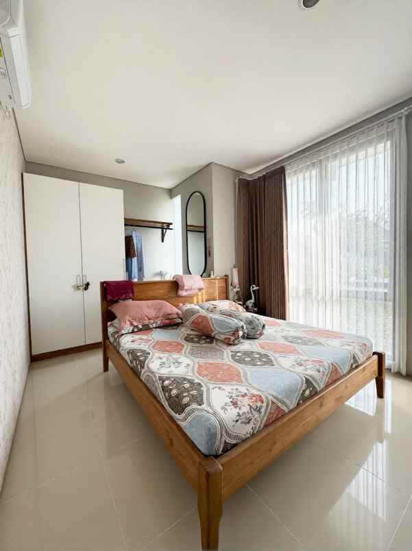 dijual rumah pelican hill citraland