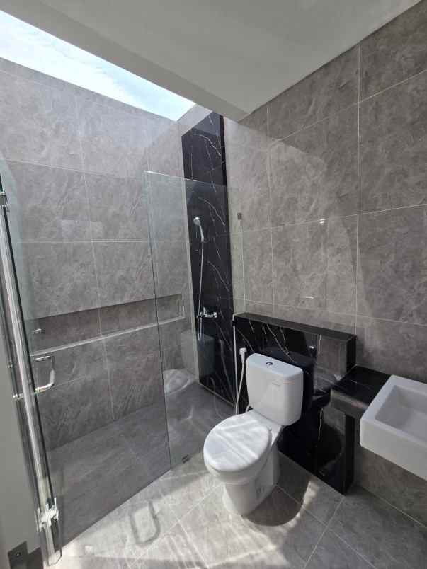 dijual rumah pelican hill citraland