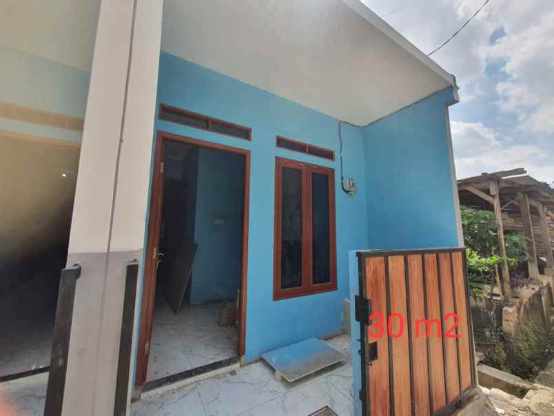 dijual rumah perigi baru belakang kolam