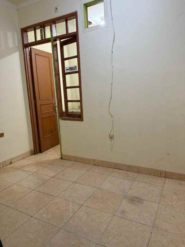 dijual rumah permata buana