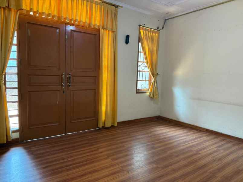 dijual rumah permata buana