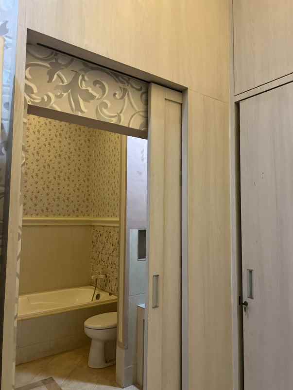 dijual rumah perum aur kuning