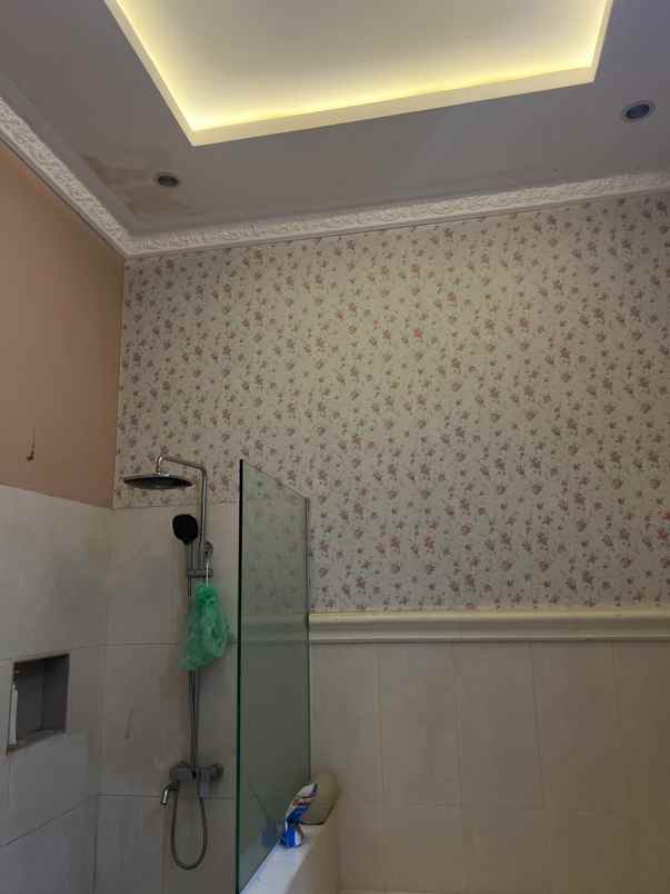 dijual rumah perum aur kuning