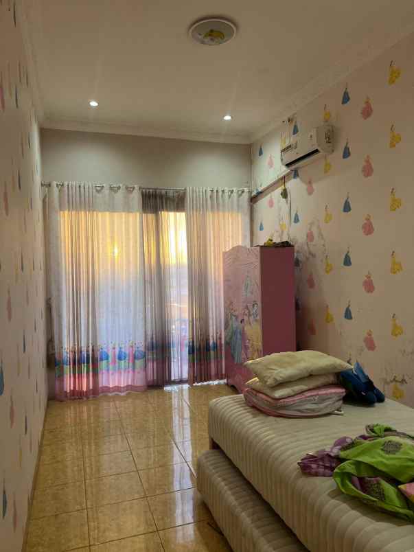 dijual rumah perum aur kuning