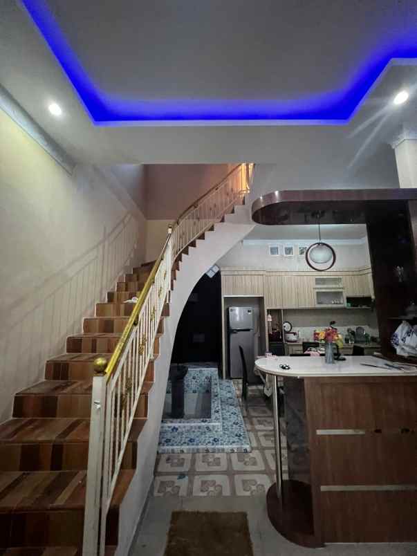 dijual rumah perum aur kuning